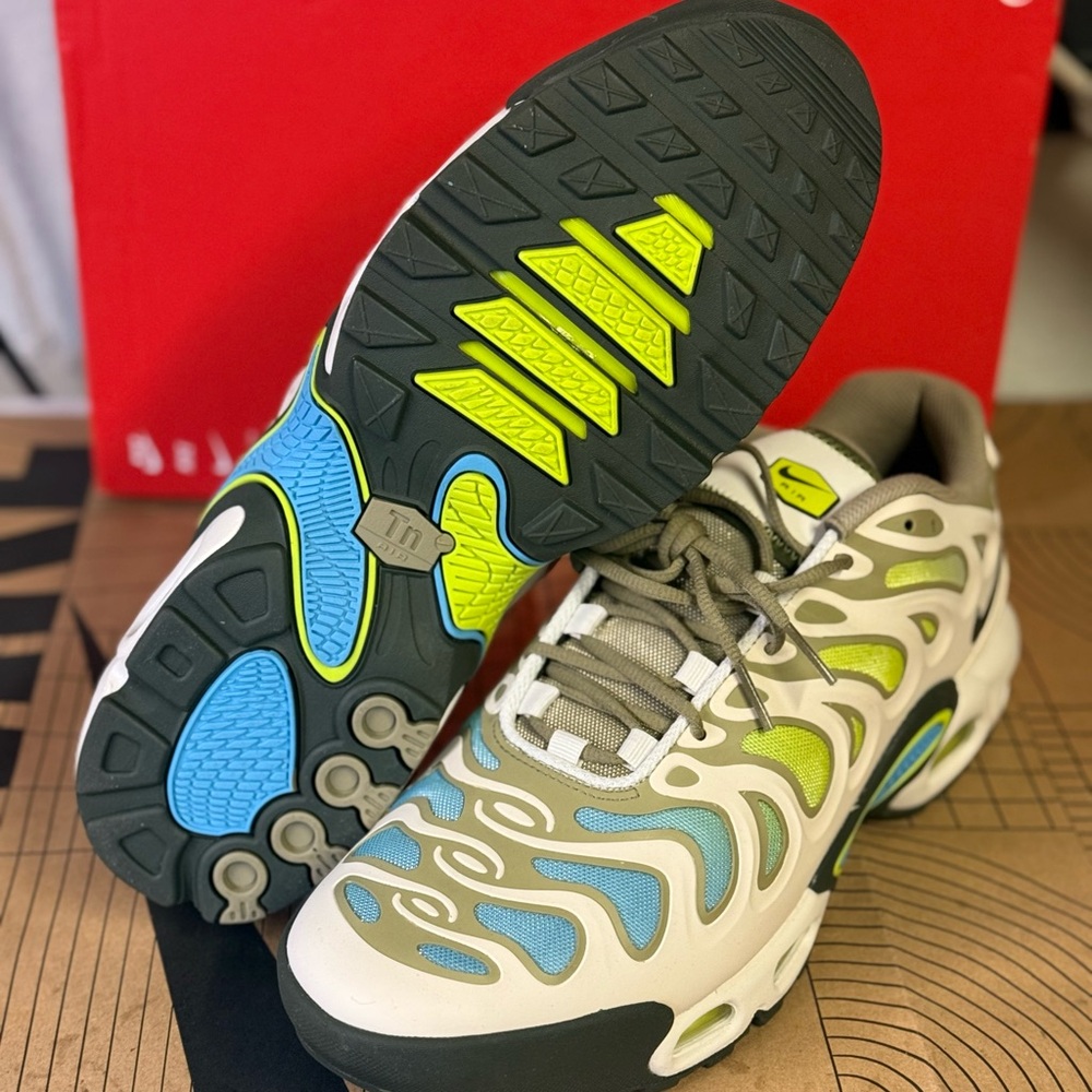 Air max Plus Drift size available